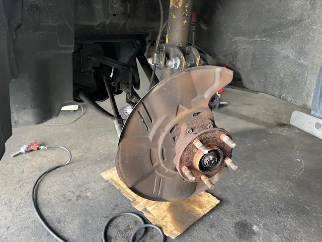 ブレーキ分解作業です