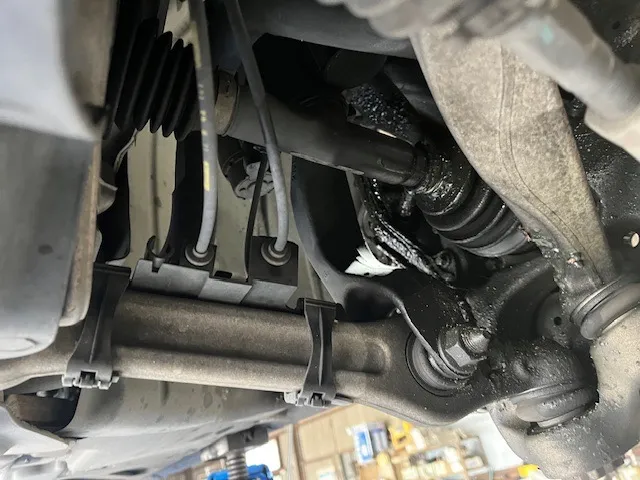 ドライブシャフトブーツ破れ