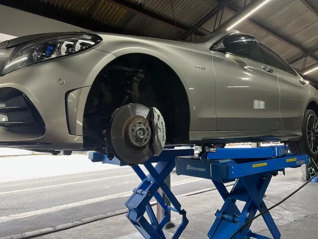 大阪堺市　ベンツW205 ドライブシャフトブーツ破れ　修理事例